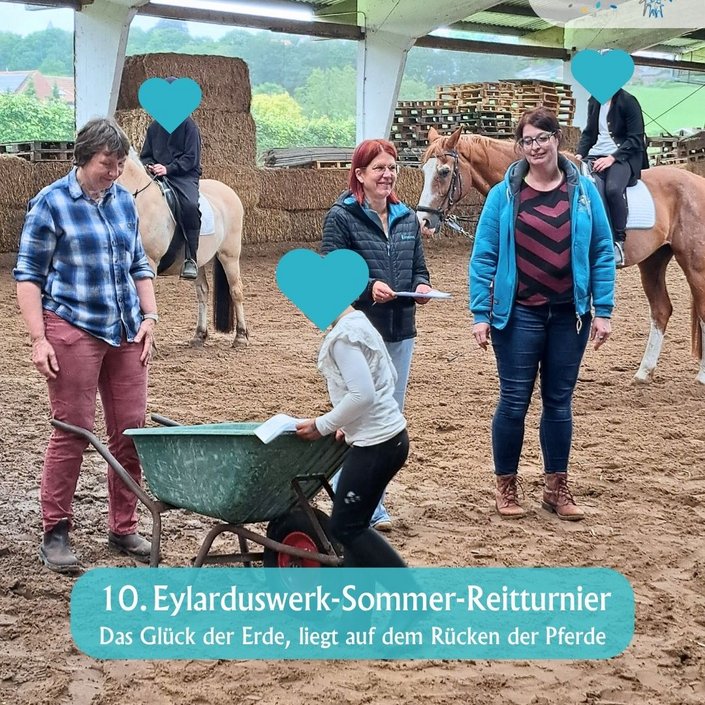 🐴☀️ 𝑬𝒊𝒏 𝑱𝒖𝒃𝒊𝒍ä𝒖𝒎 𝒗𝒐𝒍𝒍𝒆𝒓 𝑭𝒓𝒆𝒖𝒅𝒆 𝒖𝒏𝒅 𝑻𝒆𝒂𝒎𝒈𝒆𝒊𝒔𝒕

Zum 𝟏𝟎. 𝑬𝒚𝒍𝒂𝒓𝒅𝒖𝒔𝒘𝒆𝒓𝒌-𝑺𝒐𝒎𝒎𝒆𝒓-𝑹𝒆𝒊𝒕𝒕𝒖𝒓𝒏𝒊𝒆𝒓 kamen wieder Reiter*innen,...