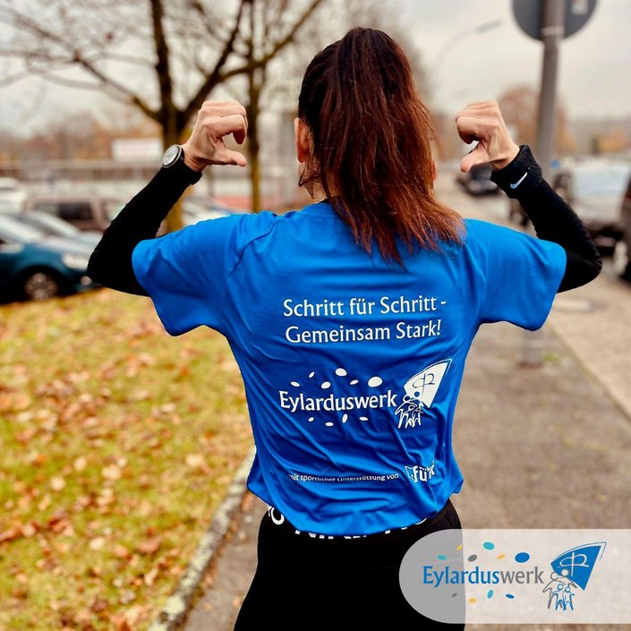 🏃‍♀️💛 𝐒𝐜𝐡𝐫𝐢𝐭𝐭 𝐟𝐮̈𝐫 𝐒𝐜𝐡𝐫𝐢𝐭𝐭 – 𝐠𝐞𝐦𝐞𝐢𝐧𝐬𝐚𝐦 𝐬𝐭𝐚𝐫𝐤! 💛🏃‍♂️

Unsere Kollegin macht’s vor: Im neuen Laufdress unserer Einrichtung...